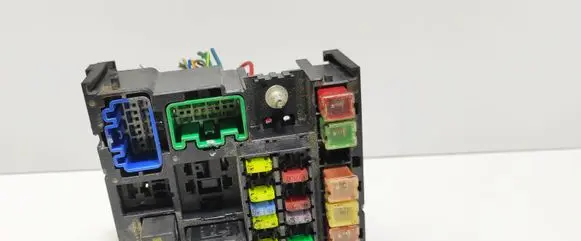 Ford Mondeo Mk III Fuse module 1S7T14A481AA