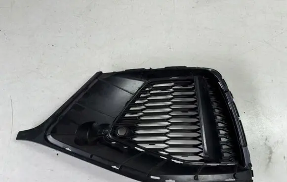 Audi Q8 Front fog light trim/grill 4m8807681a