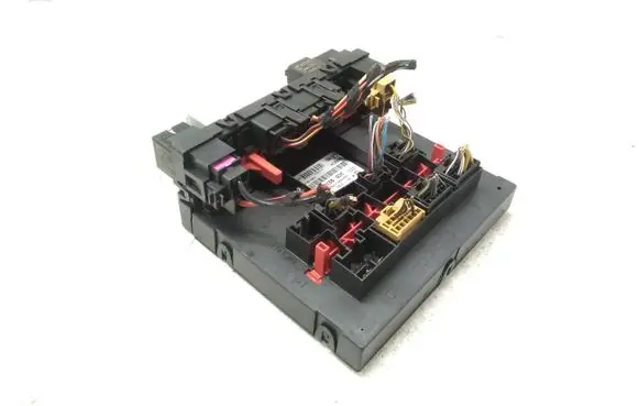 Volkswagen Jetta V Fuse module 3C0937049