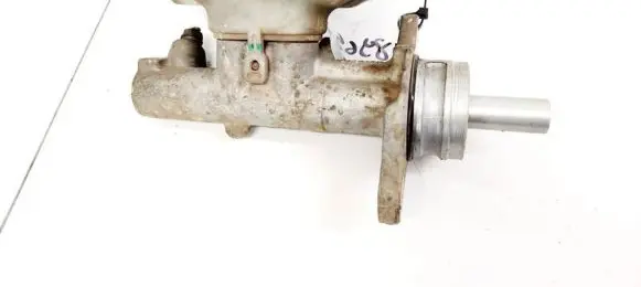 Volkswagen Golf V Master brake cylinder
