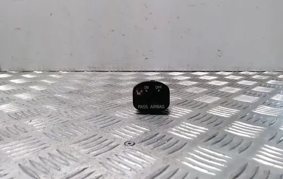 Passenger airbag on/off switch