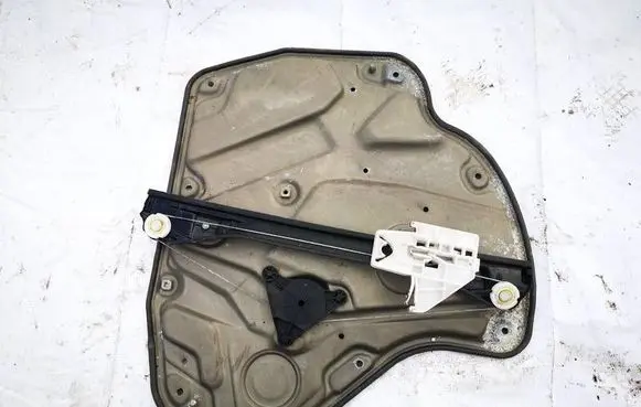 Skoda Octavia Mk2 (1Z) Sliding door window regulator with motor 117781G
