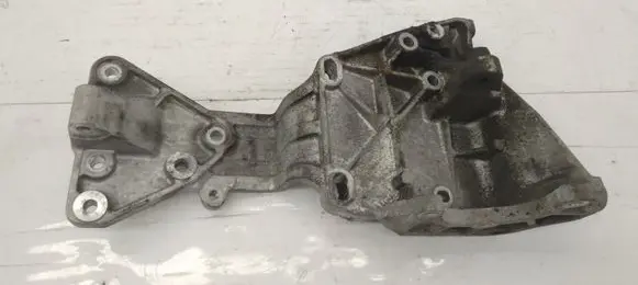 Volvo XC70 Generator/alternator bracket 31316673