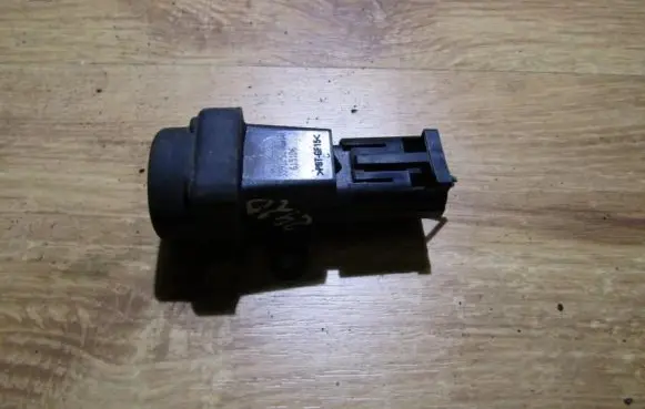 Rover 414 - 416 - 420 Fuel cut-off switch wqt100030