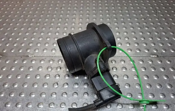 Volkswagen Polo IV 9N3 Mass air flow meter S27705714 038906461B 028002531