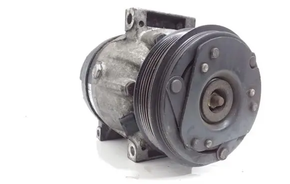 Renault Scenic I Air conditioning (A/C) compressor (pump) 7700305765