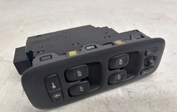 Volvo V70 Electric window control switch 8682949
