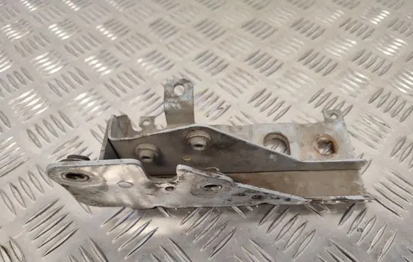 Land Rover Range Rover Sport L320 Engine mounting bracket 91051