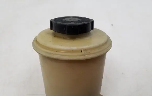 Nissan Terrano Power steering fluid tank/reservoir 