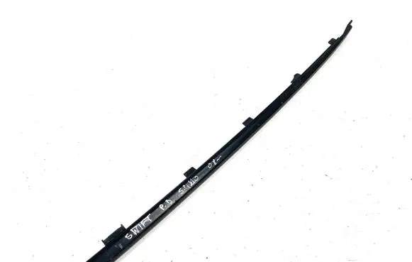 Suzuki Swift I Windshield trim 7716063J0