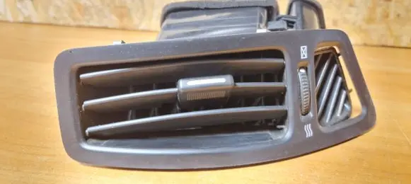 KIA Ceed Dash center air vent grill 974901h000