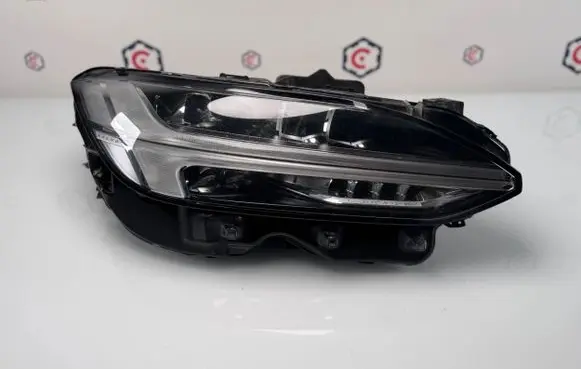 Volvo S90, V90 Headlight/headlamp 31655929