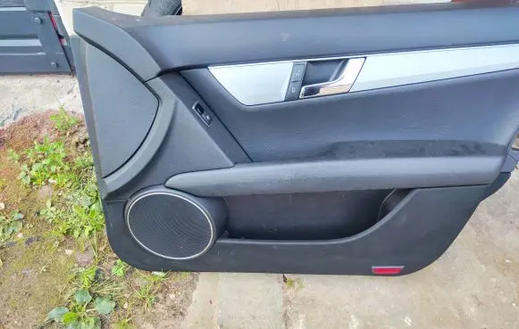 Mercedes-Benz C W204 Front door card panel trim A2047200189 0000613795 20080122T534