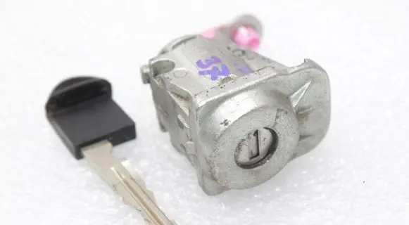Nissan Qashqai Front door lock (next to the handle) H05644ET0A 998104EL1B