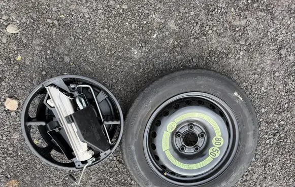 Mercedes-Benz C AMG W204 R16 spare wheel