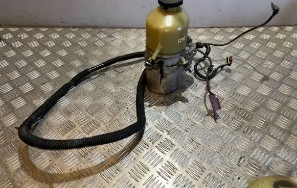 Opel Astra G Power steering pump 