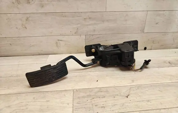 Mitsubishi Grandis Accelerator throttle pedal APM30005