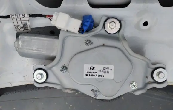 Hyundai i30 Rear window wiper motor 98700A5000