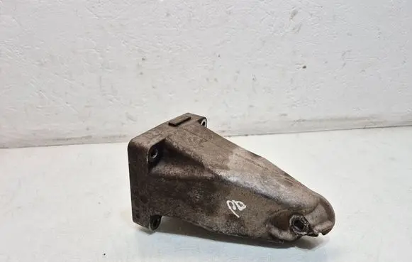Mercedes-Benz C W204 Engine mounting bracket A2712232304