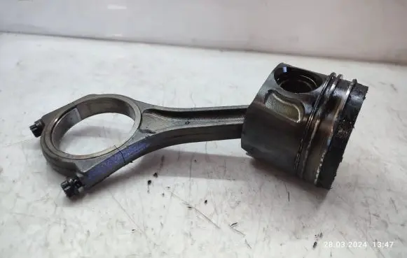 Piston with connecting rod