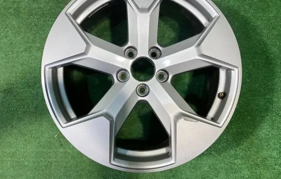 R18 alloy rim