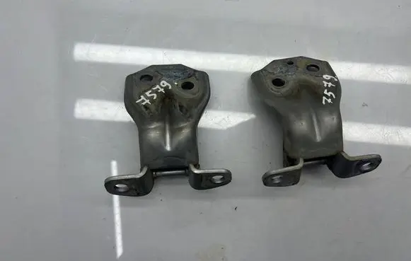 Isuzu D-Max Front door hinge set 100215a 8981052960 8981052970