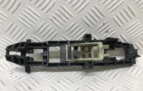 Rear door exterior handle/bracket
