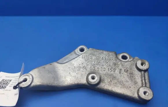Mercedes-Benz C W205 Engine mounting bracket A6510940039 11387010311