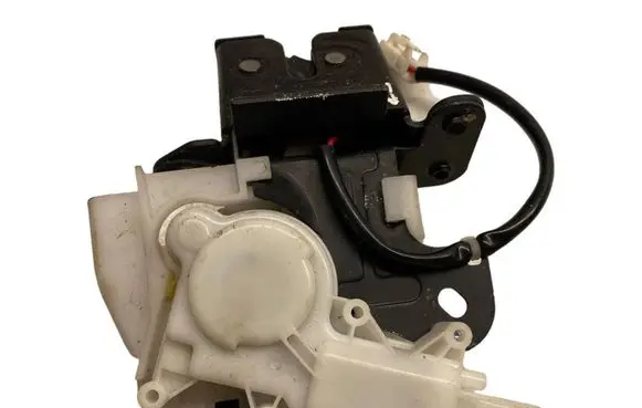Mazda 3 I Tailgate/trunk/boot lock/catch/latch B6701