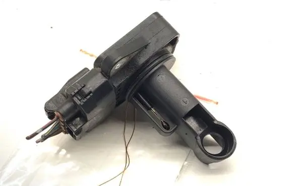 Toyota Avensis T250 Mass air flow meter 22204-0J010