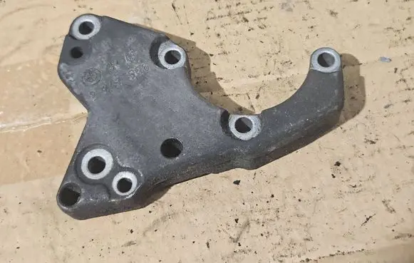 BMW 3 E46 Power steering pump mounting bracket 2247556 3241