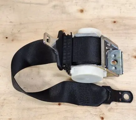 BMW X3 E83 Rear seatbelt 3448361 3344836101 33061260B