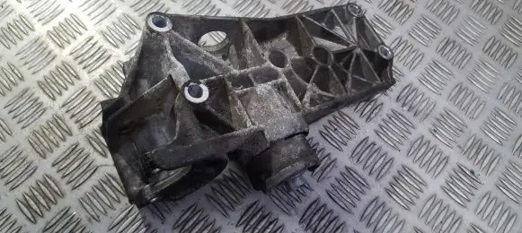 Volkswagen Polo III 6N 6N2 6NF Engine mounting bracket 032145169