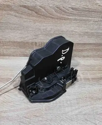 BMW X5 E70 Front door lock 7167072