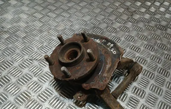 Nissan X-Trail T30 Front wheel hub spindle knuckle