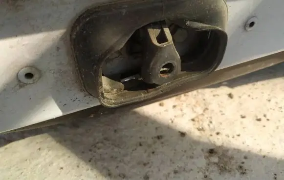 Renault Laguna III Rear door check strap stopper