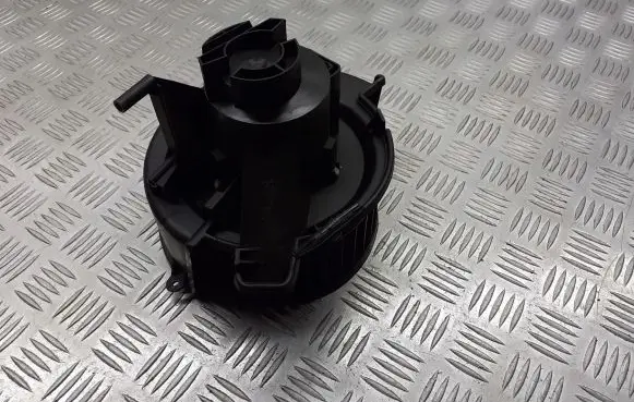 Opel Zafira A Front door blower motor 90437893