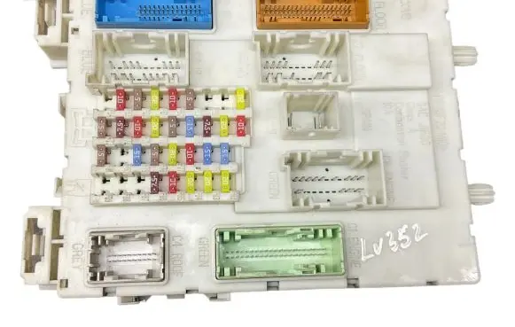 Ford Focus Fuse module BV6N14A073ET A12572377