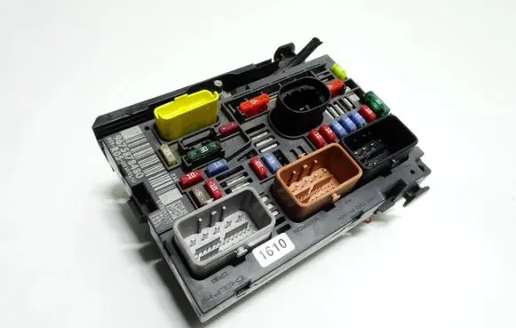 Peugeot 308 BSM Control unit 9675878480