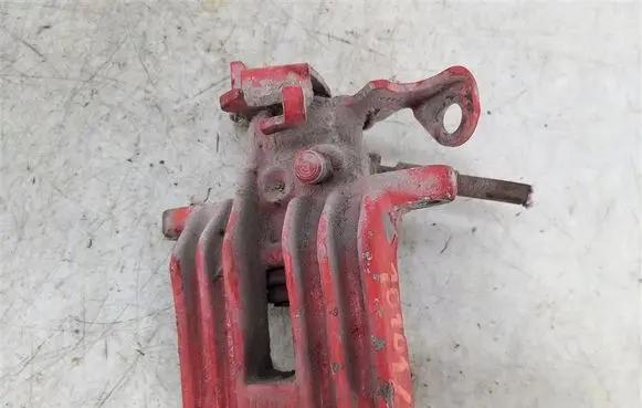 Volkswagen PASSAT B5 Rear brake caliper 