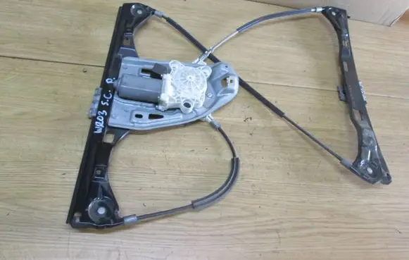 Mercedes-Benz C W203 Front door electric window regulator A2037202646