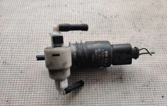 Volkswagen Touran I Windscreen/windshield washer pump 1T0955651A 3028143