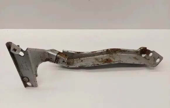 Audi A4 S4 B8 8K Fender mounting bracket 8K0821136A