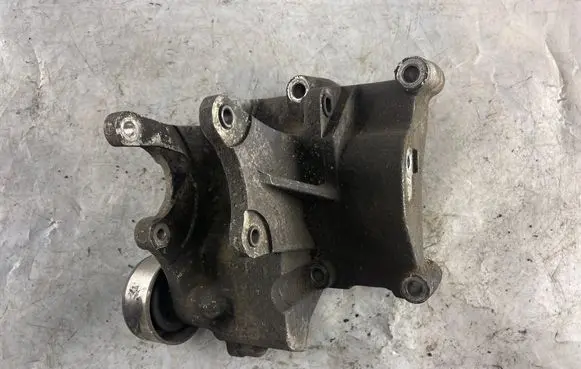 Hyundai Santa Fe Generator/alternator bracket 