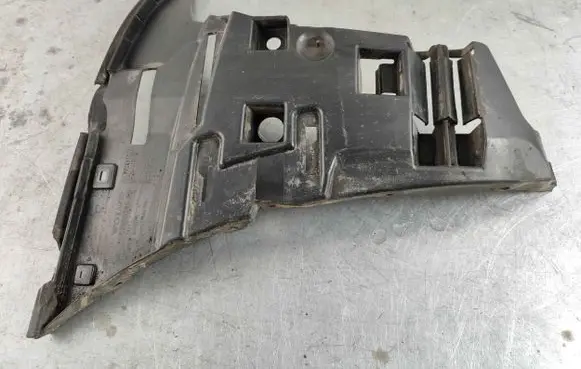 Volvo V70 Front bumper mounting bracket 09190304