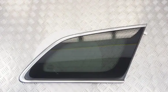 Toyota Avensis T270 Rear side window 6271005090