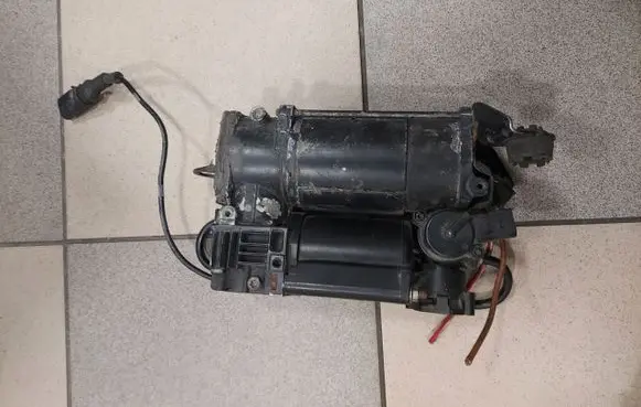 Audi A6 S6 C6 4F Air suspension compressor/pump 4F0616005D
