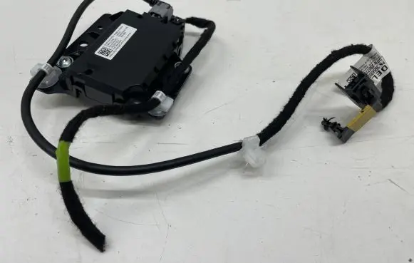 Tesla Model 3 USB control unit 109329500A