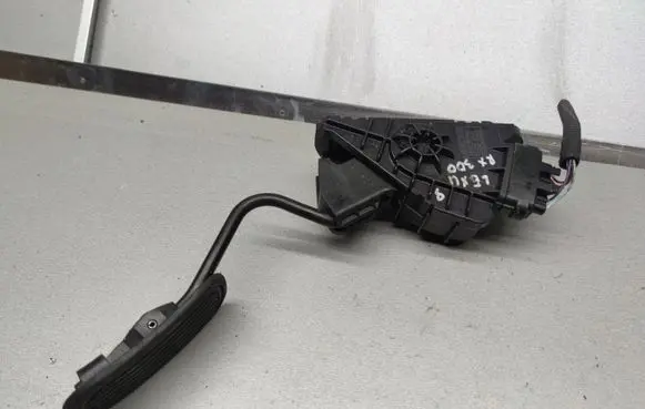Lexus RX 330 - 350 - 400H Accelerator throttle pedal 7812048070 1988003040