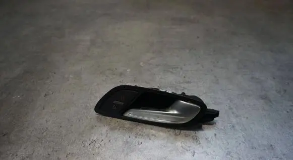 Audi TT TTS Mk2 Front door interior handle 8J1837020